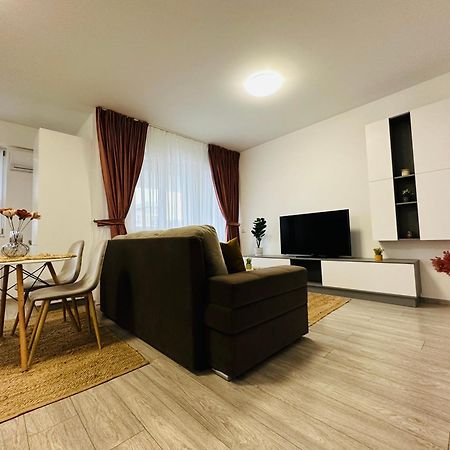 Palas Retreat - Q Residence Яш Екстериор снимка