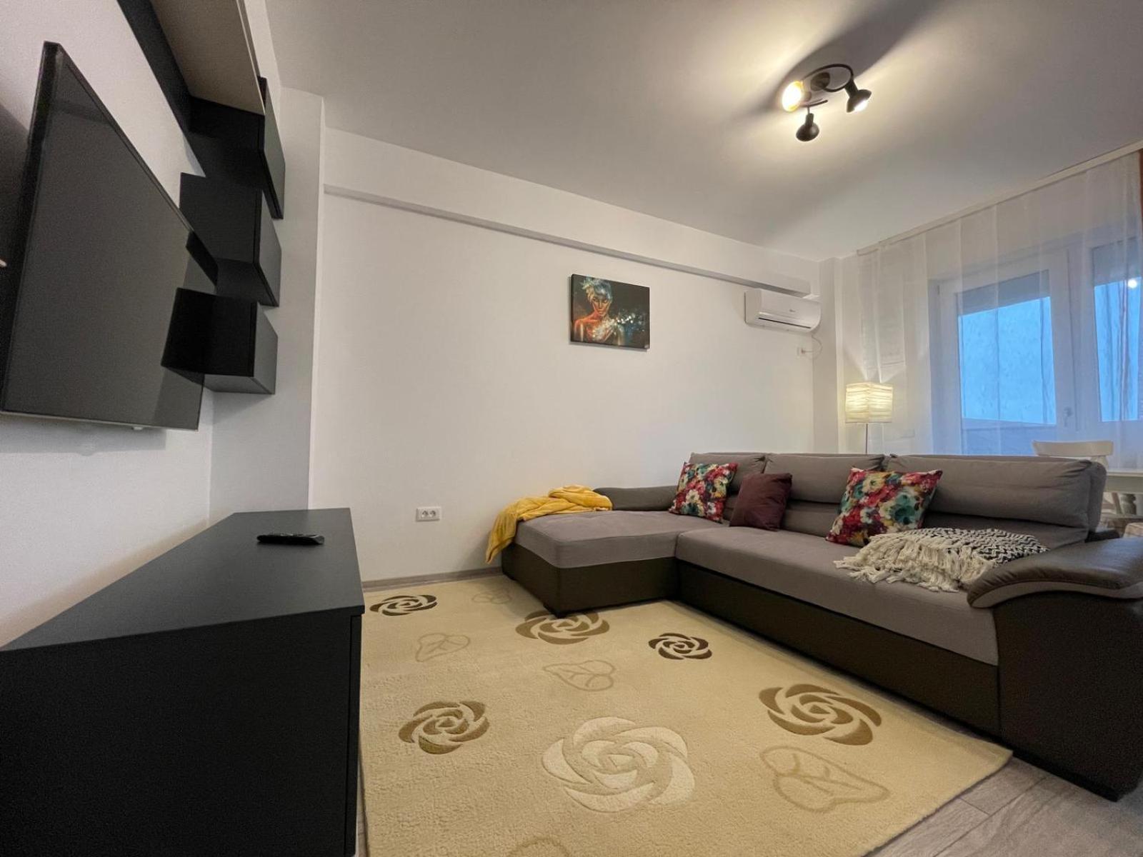 Palas Retreat - Q Residence Яш Екстериор снимка