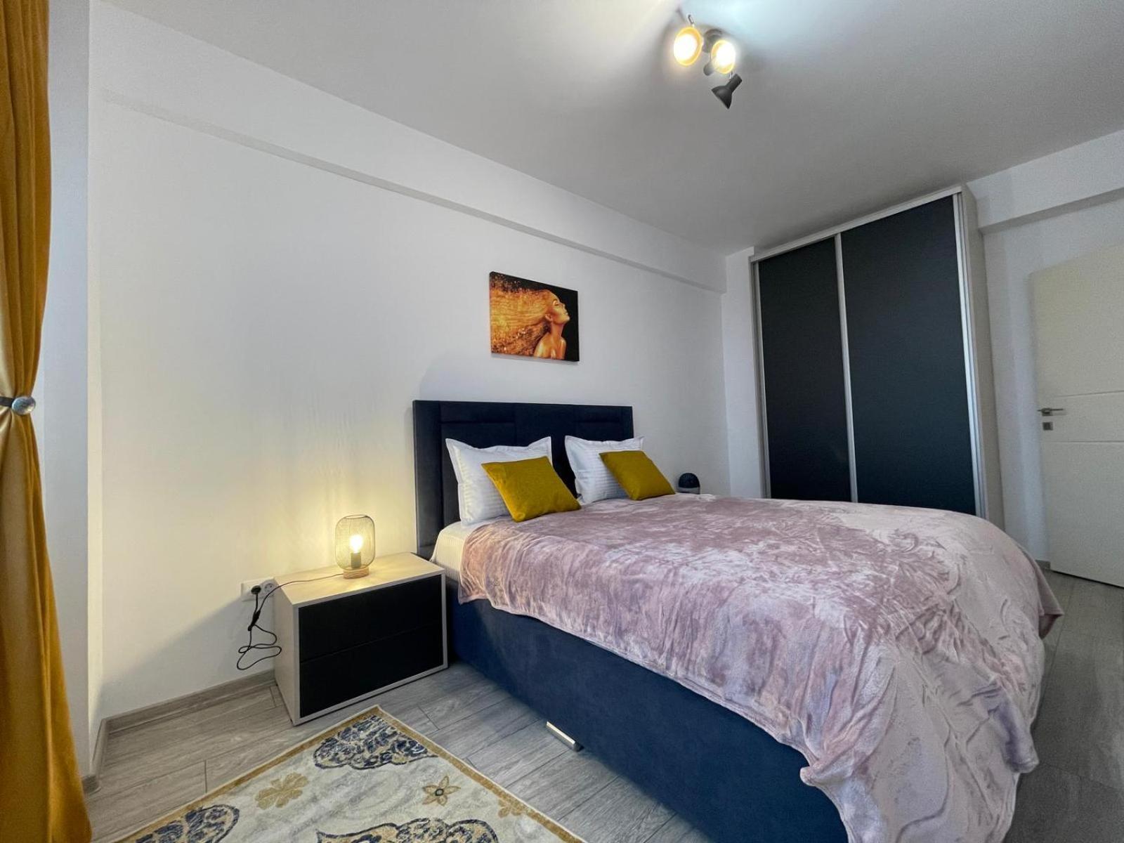 Palas Retreat - Q Residence Яш Екстериор снимка