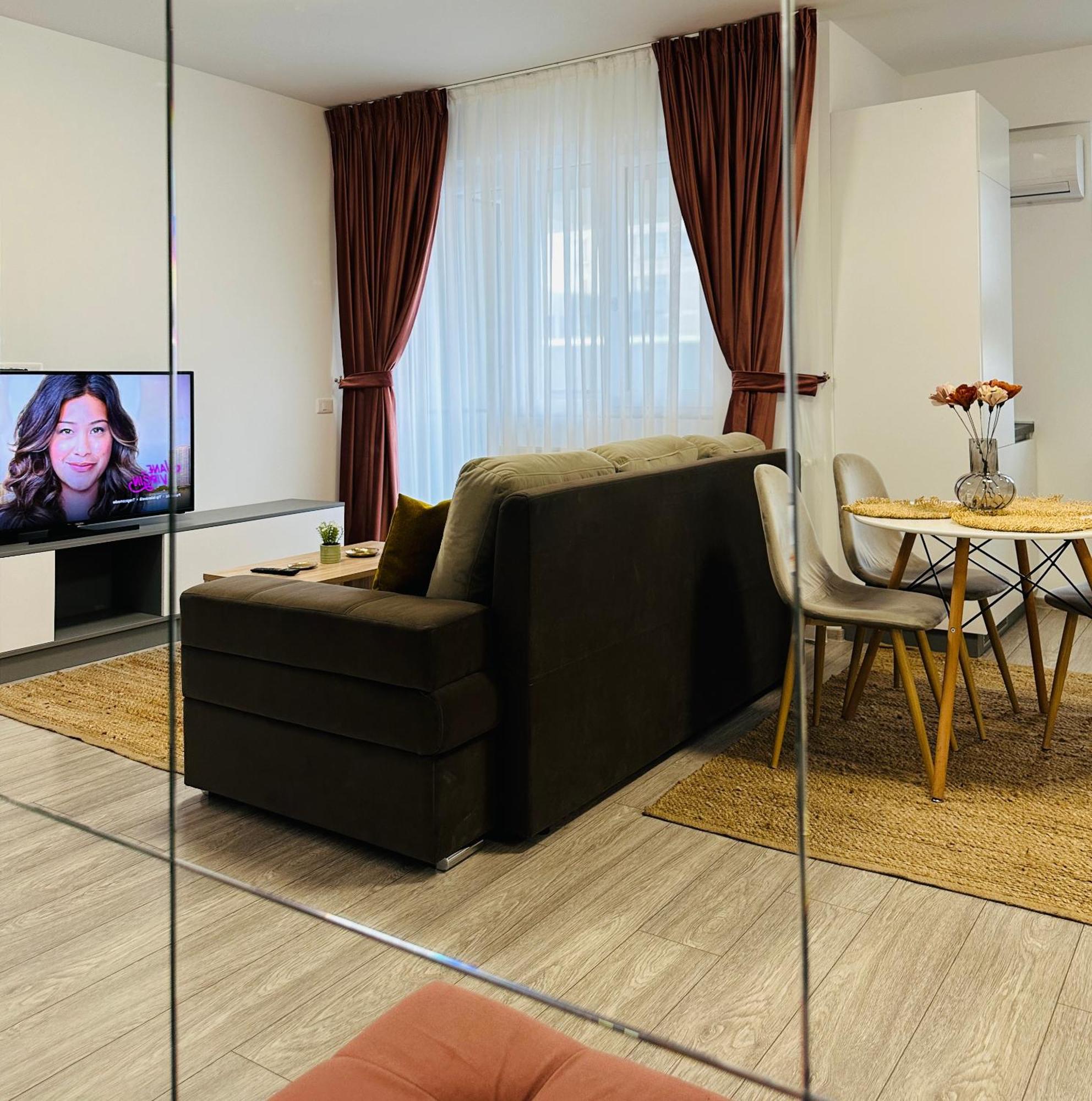 Palas Retreat - Q Residence Яш Екстериор снимка