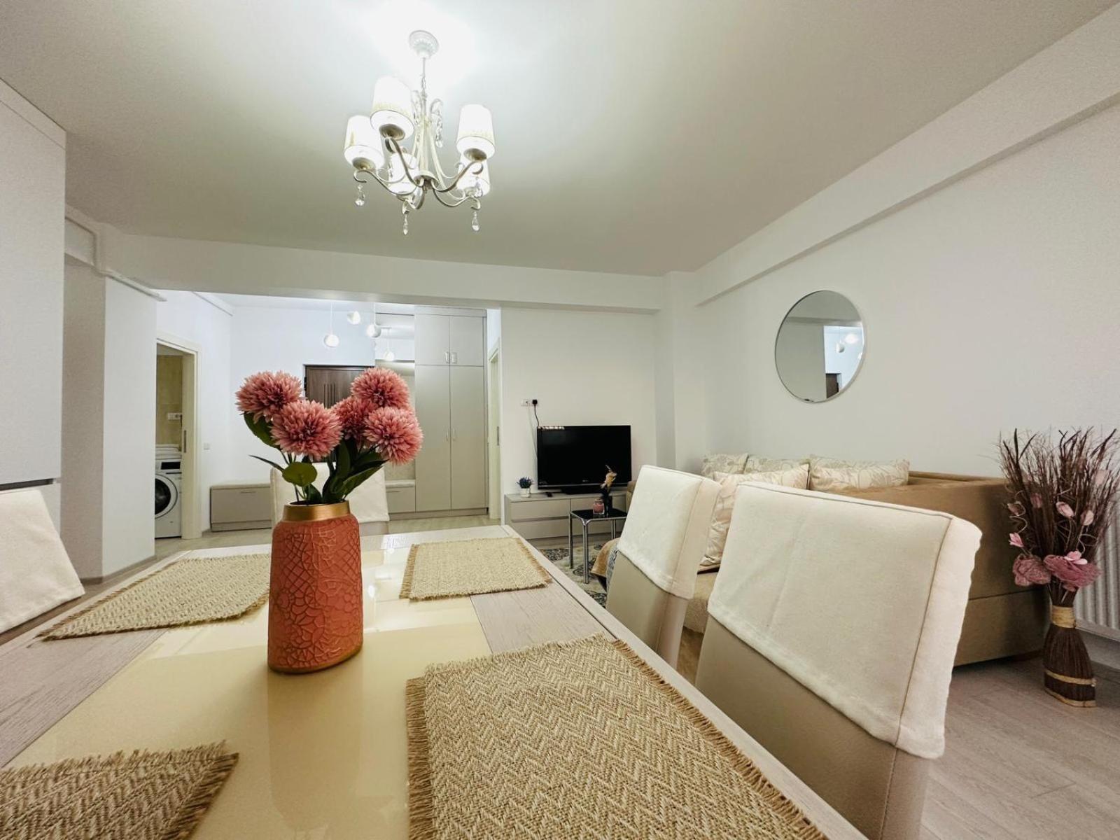 Palas Retreat - Q Residence Яш Екстериор снимка