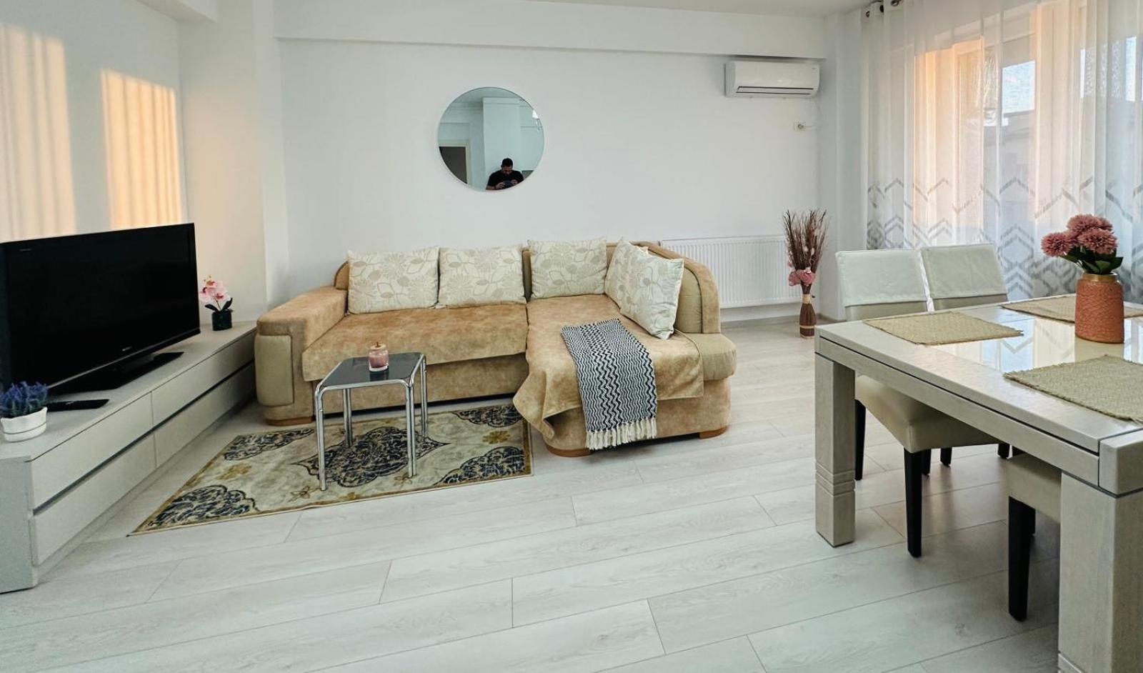 Palas Retreat - Q Residence Яш Екстериор снимка